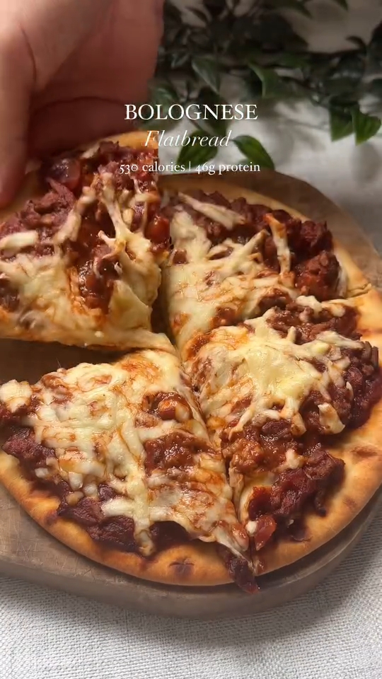 Delicious and Easy Bolognese Flatbread Recipe