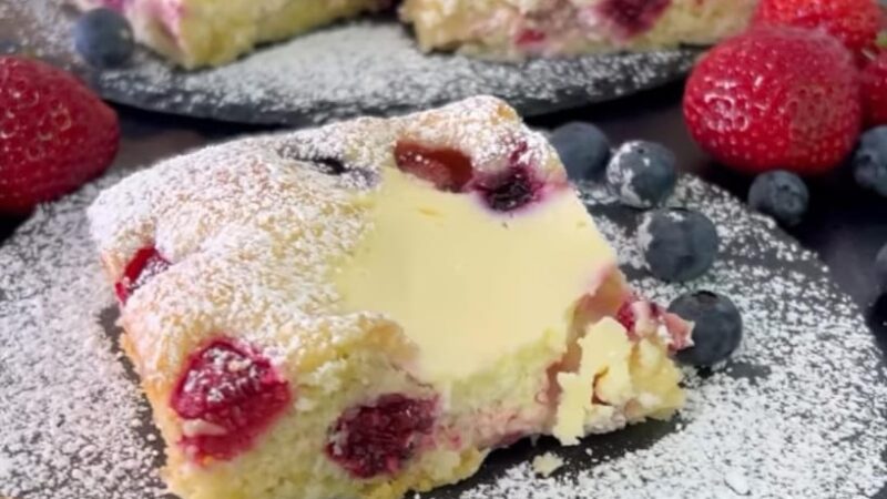 Delicious Frozen Raspberry Cheesecake Cake