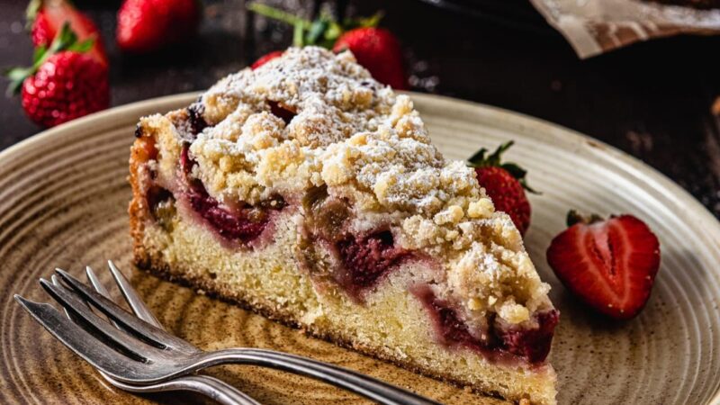 Delicious Strawberry & Rhubarb Cake