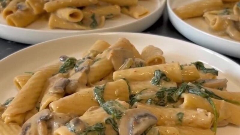 Unique Creamy Mushroom and Spinach Pasta